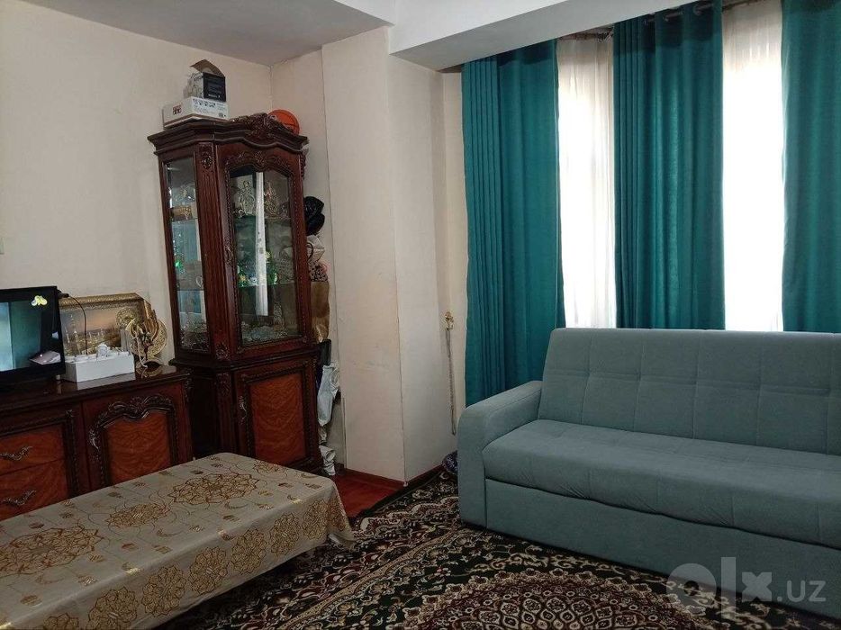 Parkent bozoriga yaqin joylashuvda 2/8/9 sotiladi