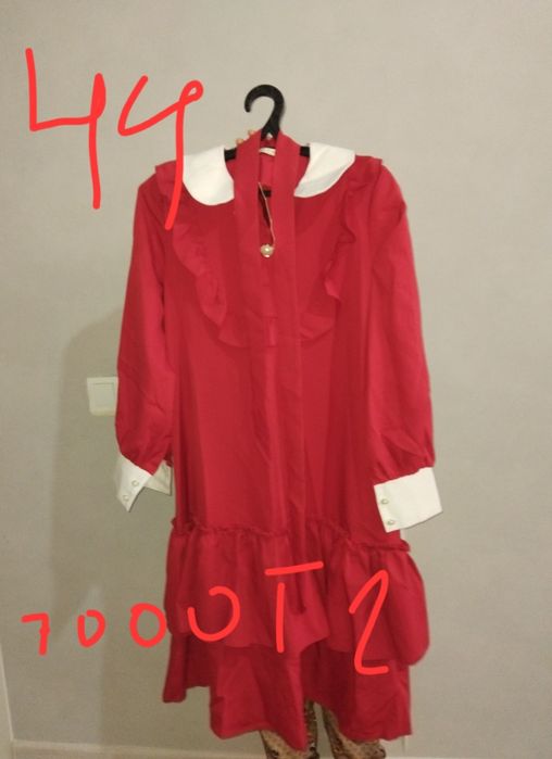 Нови көйлектер  текеткісі бар