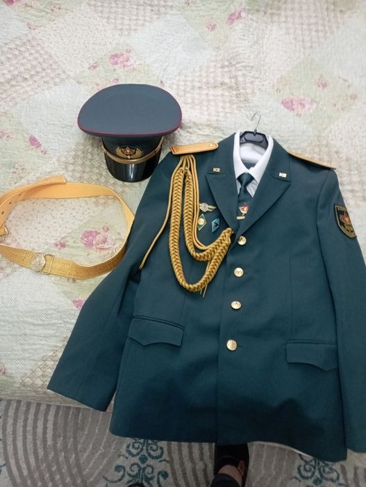 Продам военныи парадныи форма,новыи