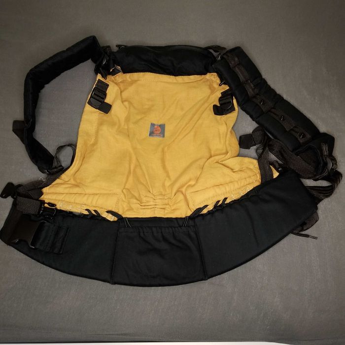 Ергономична раница за бебе носене