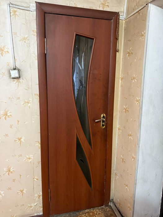 Есік сатылады б/у