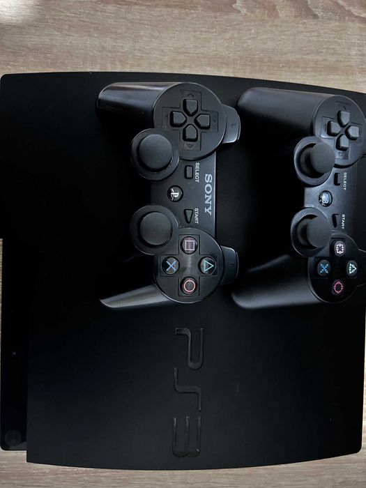 Vand playstation 3 slim cu 2 controlere si joc bonus