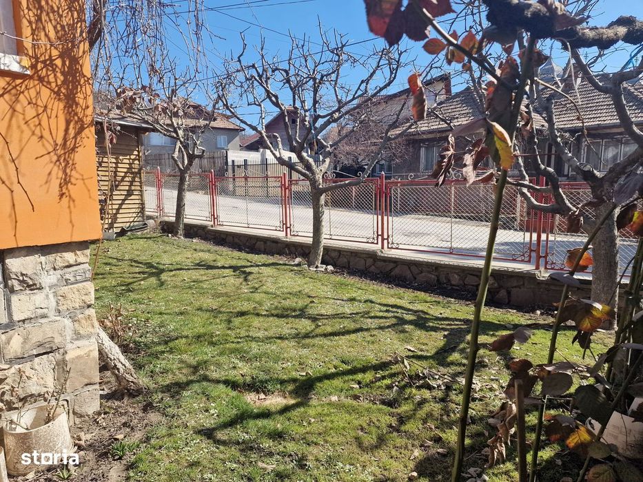 Casa +garaj+ teren 500 mp Comarnic