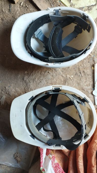 Продам каску белая и желтая