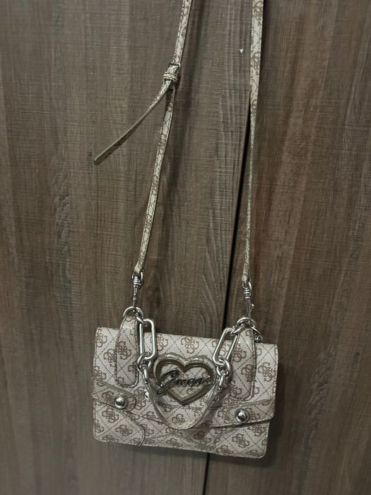 Дамска чанта  Guess