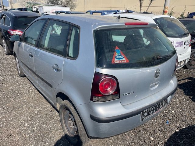 Dezmembrez Volkswagen Polo 9N 1.2 benzina BME 2007