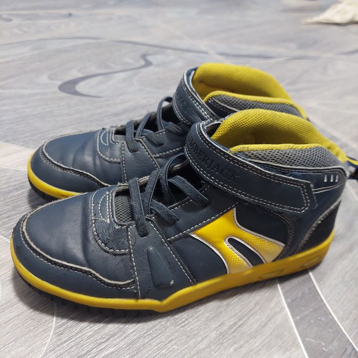 Продам демисезонные ботинки