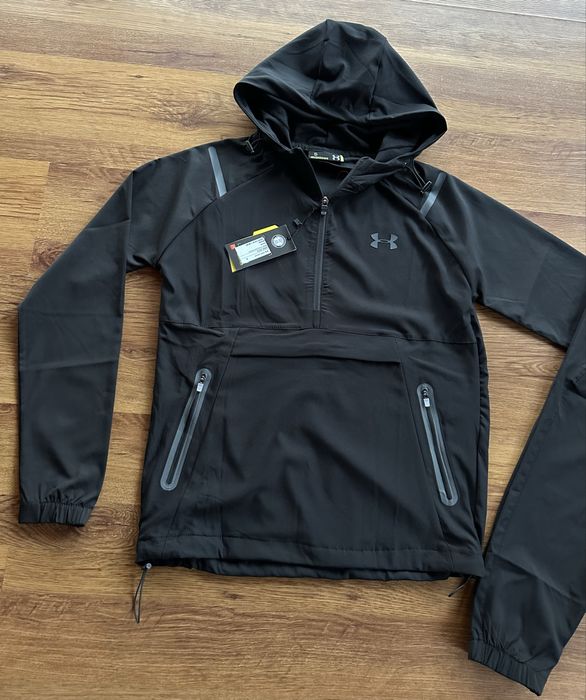 Мъжки,шушлеков,черен екип Under Armour с гумирано лого