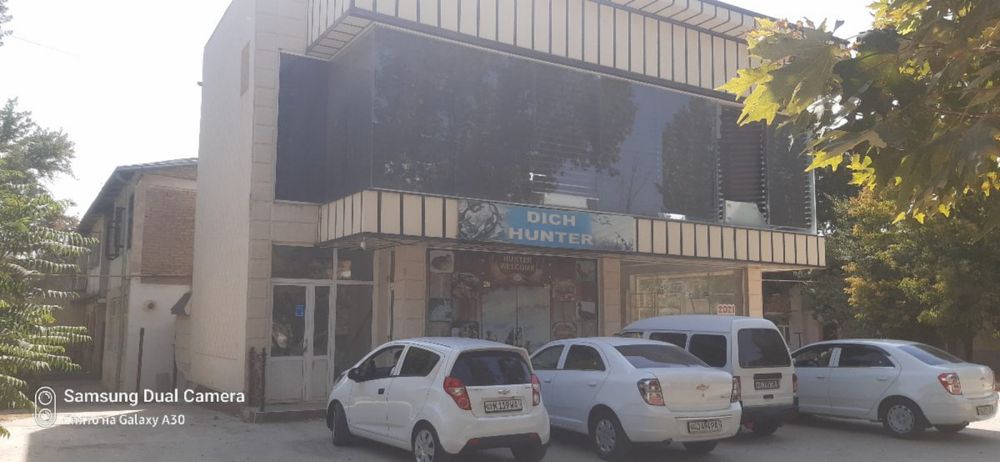 Ikki qavatli savdo do’koni
