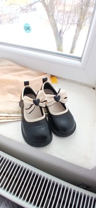 Vând papuci fetita m 28