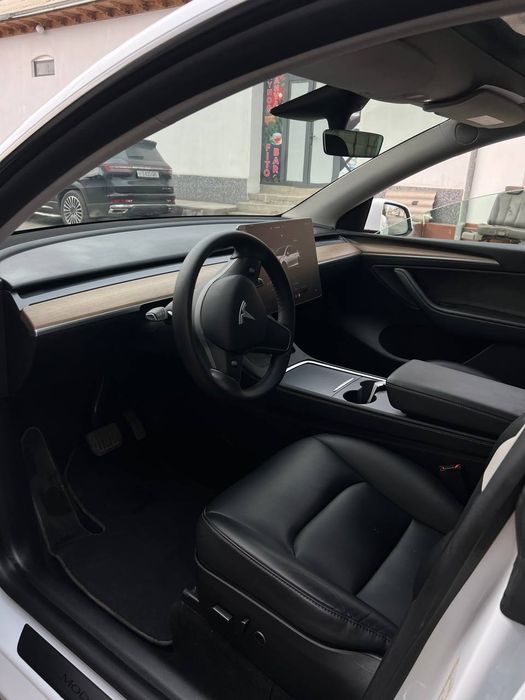 Tesla Model Y 2023 10 oy 
2023 YIL. 10- OY 
STANDARD 
ZAPAS HOD. 350 k