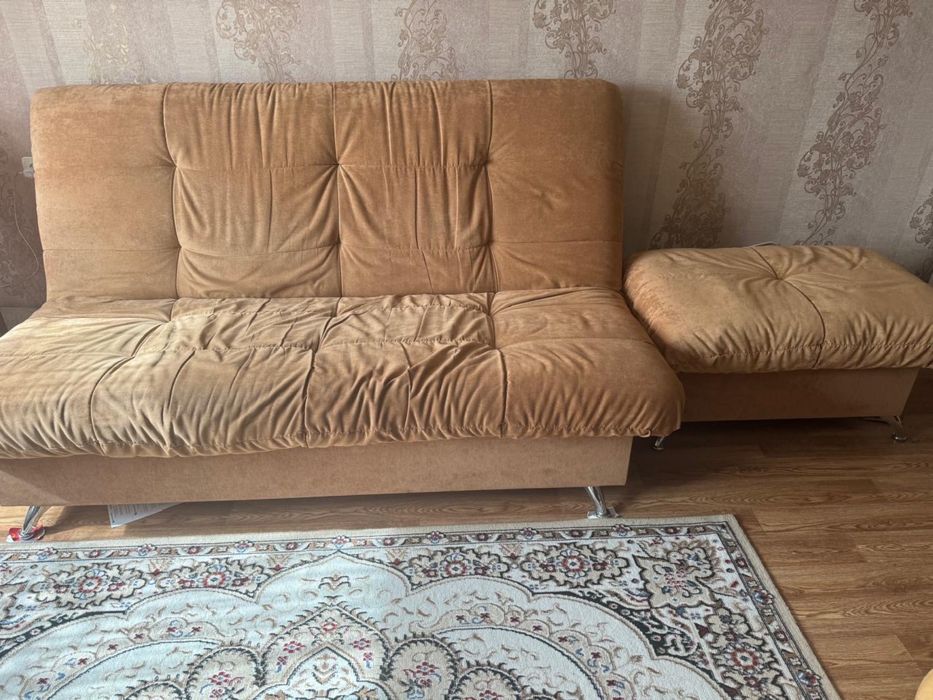 Продам диван с креслом и пуфом