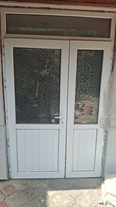 Пластиковые двери