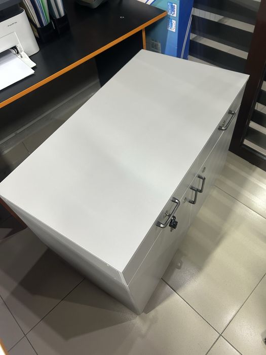 Офисная тумба или шкаф с замками