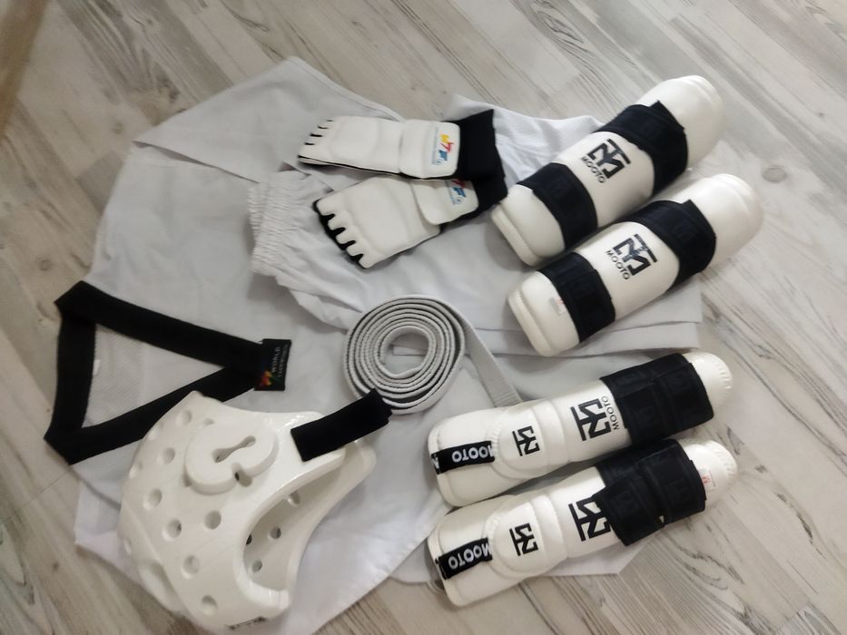 Продам комплект формы для теквандо.