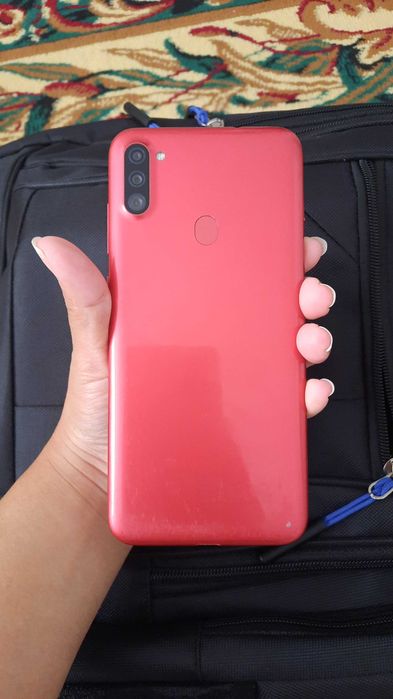Samsung A11 телефон