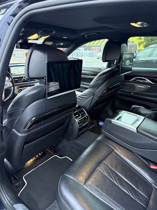 Vand Bmw seria 7/ G11-3.0 D. 2015-usor avariat bara fata