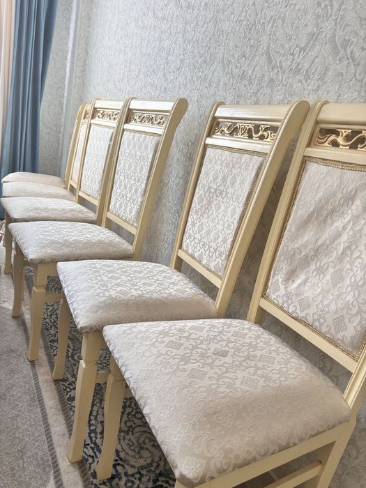 Стулья 12 штук.