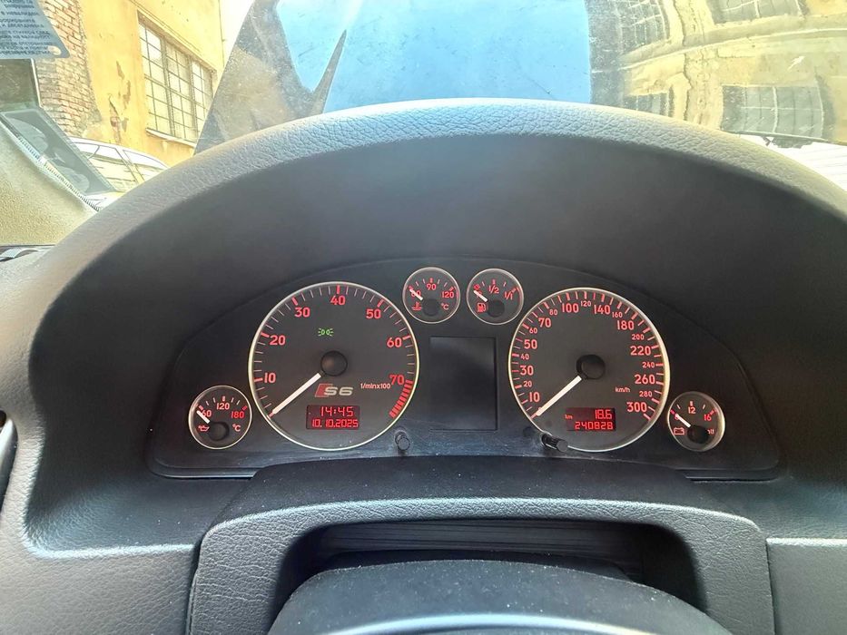 Audi S6 C5 на части