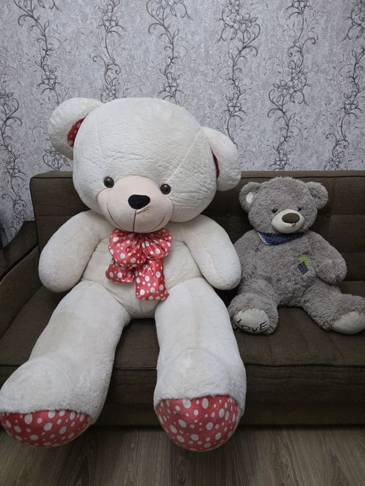 Пррдаются мягкие игрушки мишки