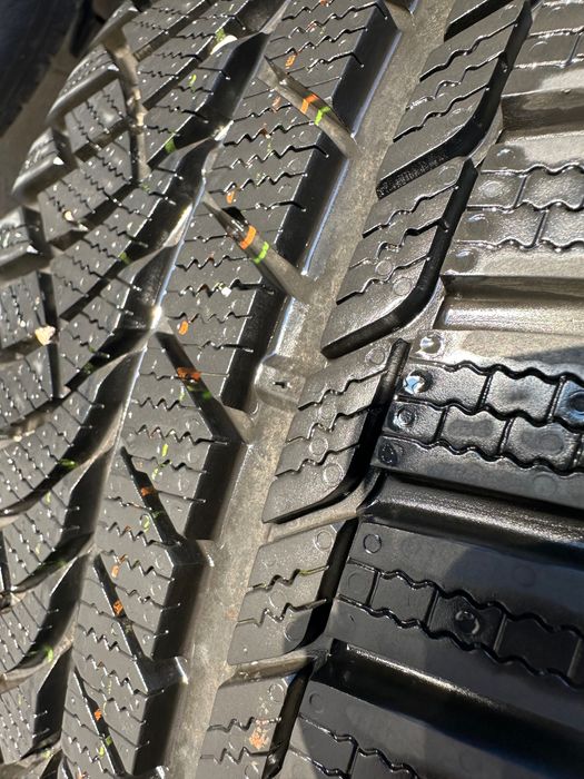 Гуми 245/45/20 KUMHO