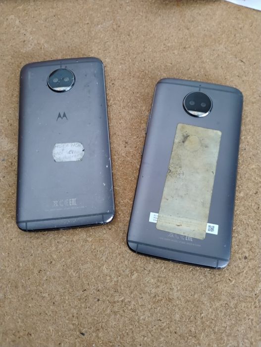 Vând moto g5 s plus liber de rețea trimit și prin curier