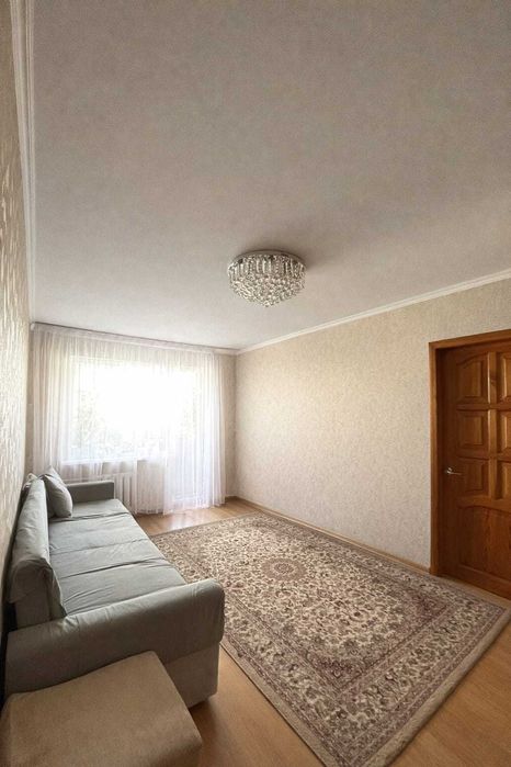 продам 4ком квартиру в центр