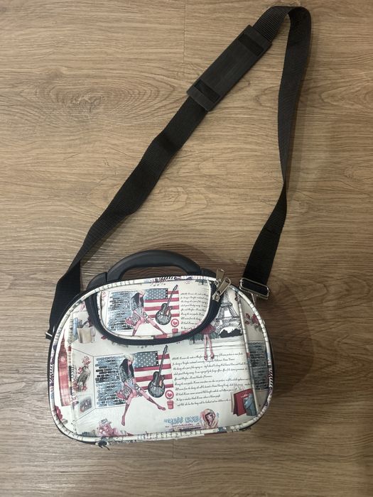 Чанта с черна дръжка