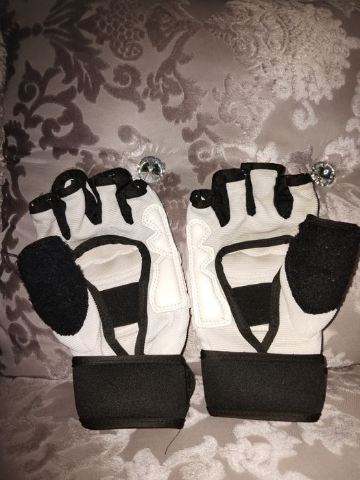 Перчатка для каратэ и щитки Venum Kontact