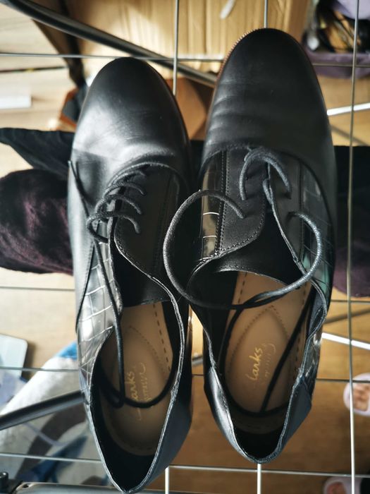 Кожени обувки Clarks нови и удобни, красиви