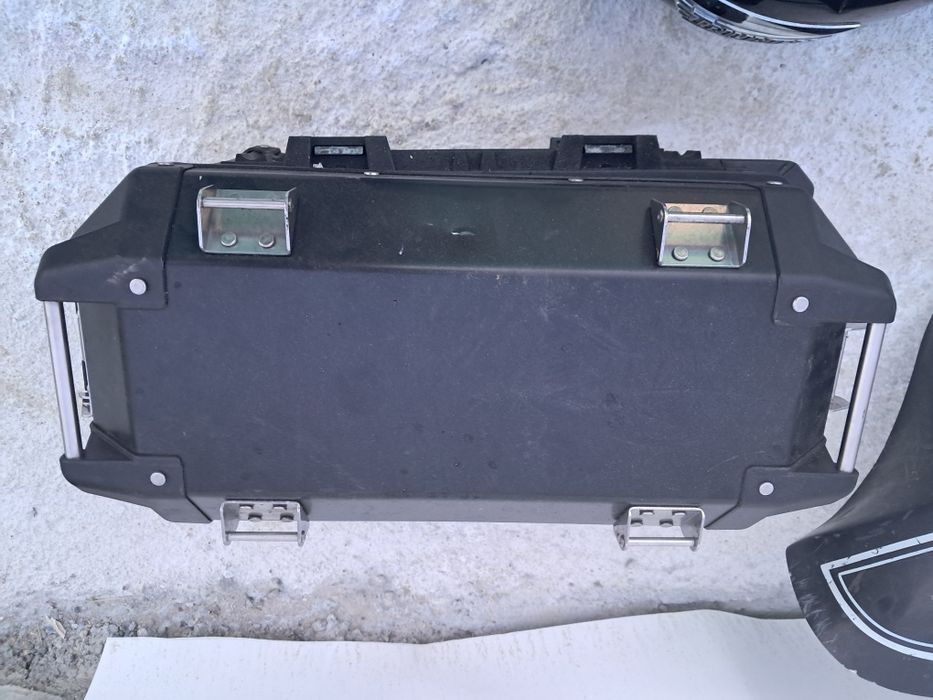 Спойлер Резервоар куфар за мотор 1 бр 20 е