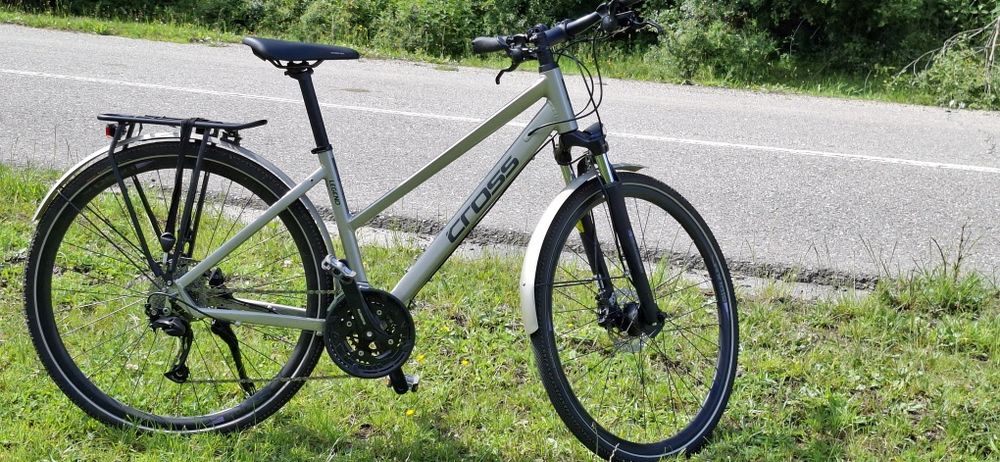 Vând bicicletă 28 CROSS LEGEND trekking damă
