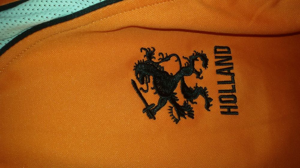 Спортна тениска