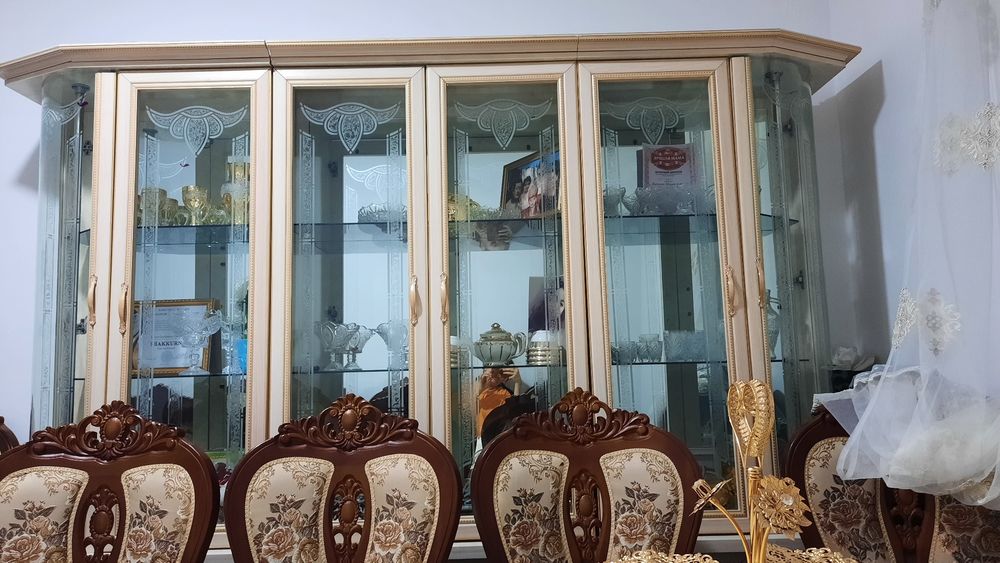 12 talik stol-stul yong‘oq daraxtidan.
Oq rangli servant MDF materiald