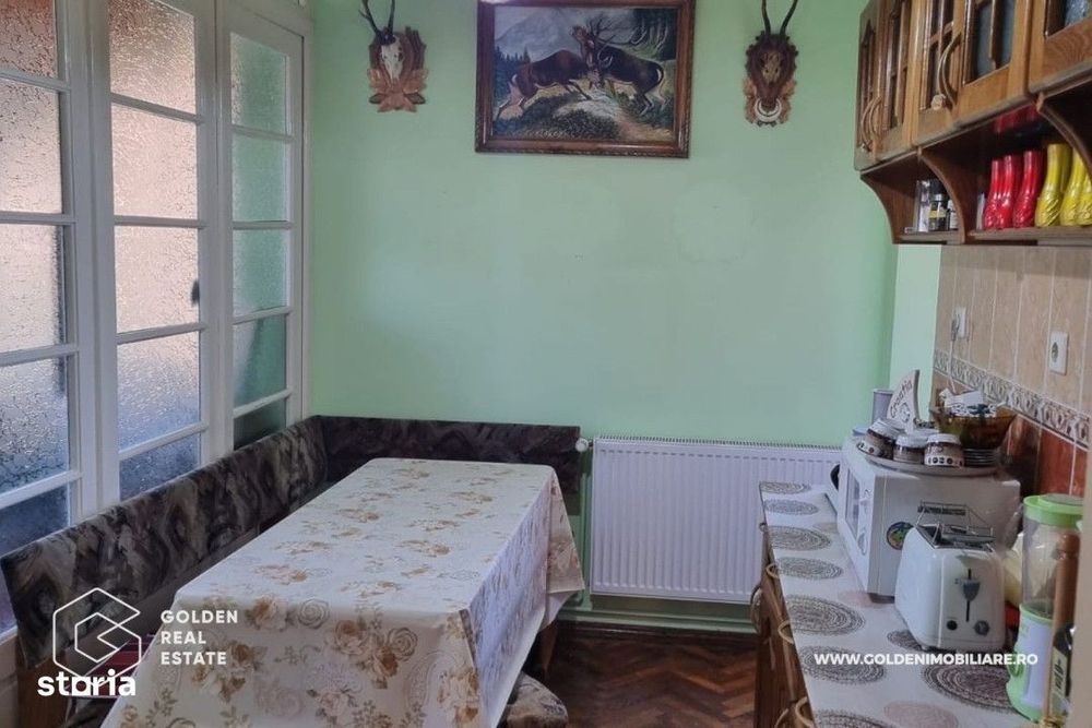 Apartament 3 camere din cărămidă, zona Intim, localitatea Lipova