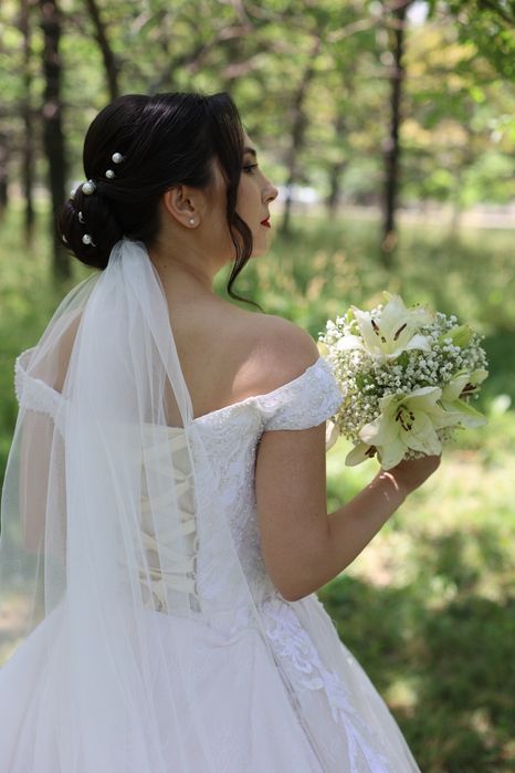 Свадебное платье с пышным шлейфом