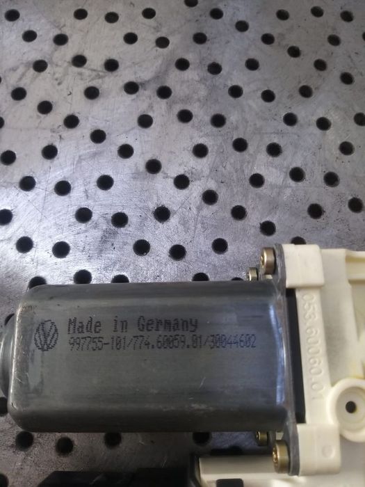 Motoras macara dreapta spate vw golf 5 1k 1k4 839402c 1k0959704c 994901101 997755101