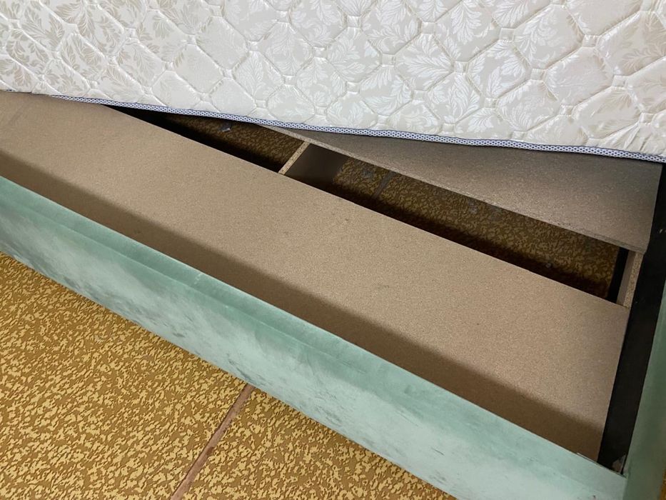 Кровать в хорошем состоянии