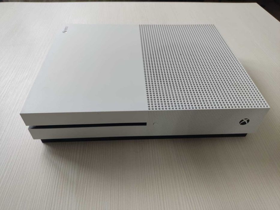 Поодам Xbox one S 1 Tb