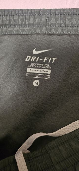 Дамски оригинални къси панталони.  Като нови.  Nike Modern Tempo Embossed