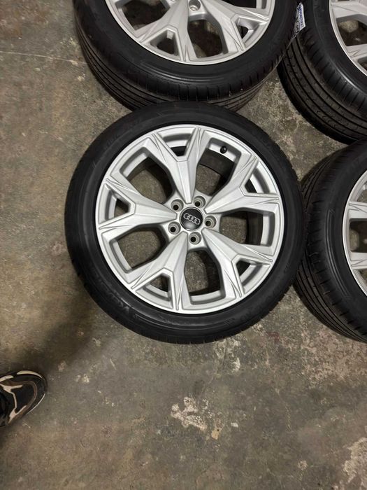 Jante Audi 17 5x112 ET43 A3 A4 A6 + 215/45 R17 Vredestein