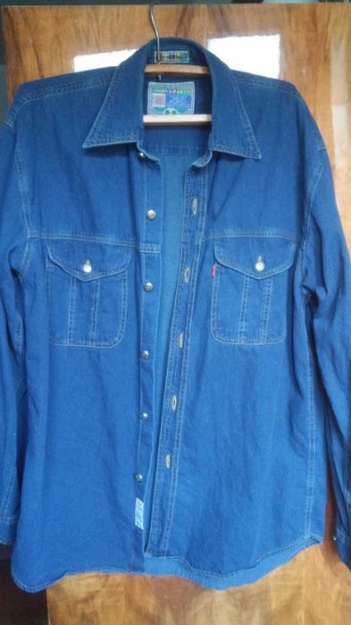 Джинсовую рубашку б/у.Производство Индонезия.Цена окончательная.