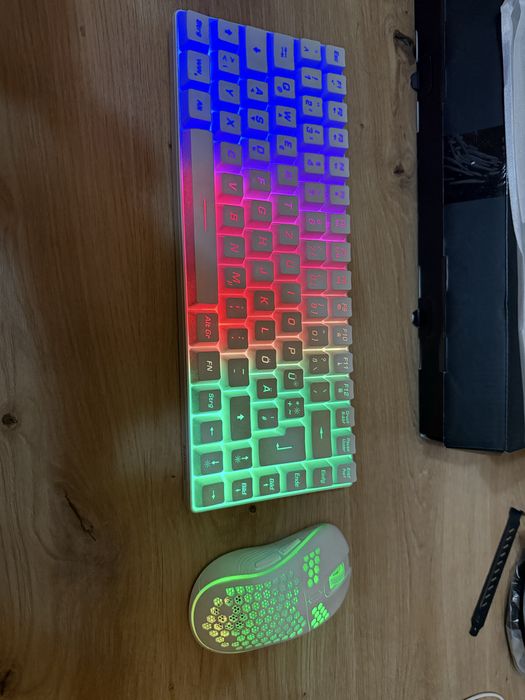 Set tastatură mouse wireless RedThunder K84,gaming RGB 75% QWERTZ DE