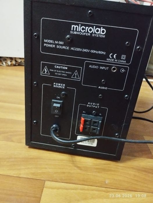 Компьютерные колонки с сабвуфером Microlab M-560 (32 Вт)