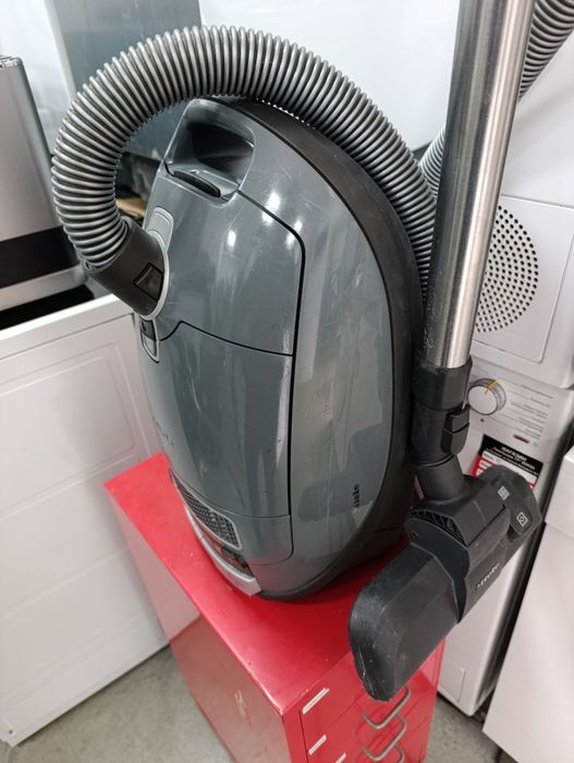 Прахосмукачка Miele Complete C3 Grey Pearl