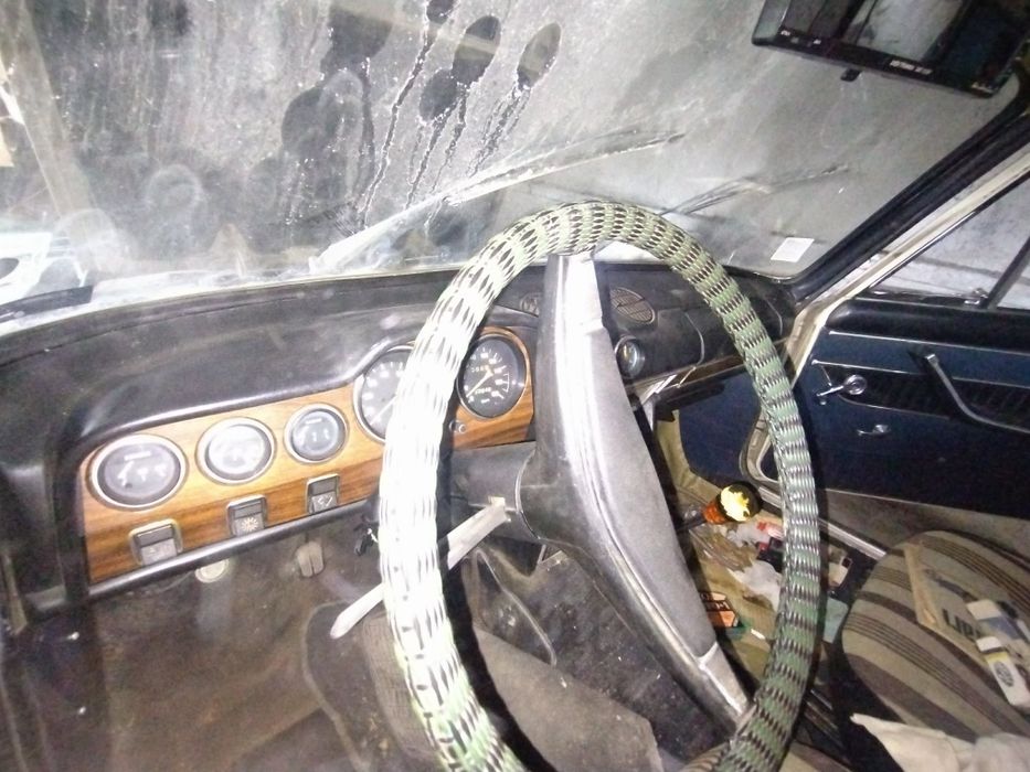 Продавам Лада 2103