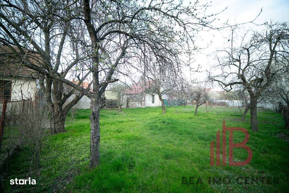 Teren în suprafață de 1018 mp plus casă solidă