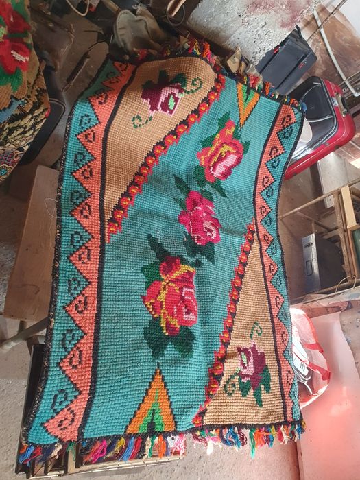 Diferite carpete făcute manual