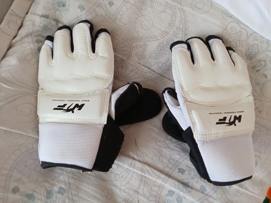 Продам перчатки для Таэквондо