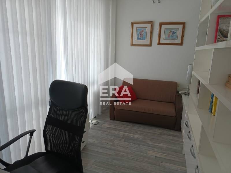 Четиристаен апартамент на морето с уникална гледка от всяка стая